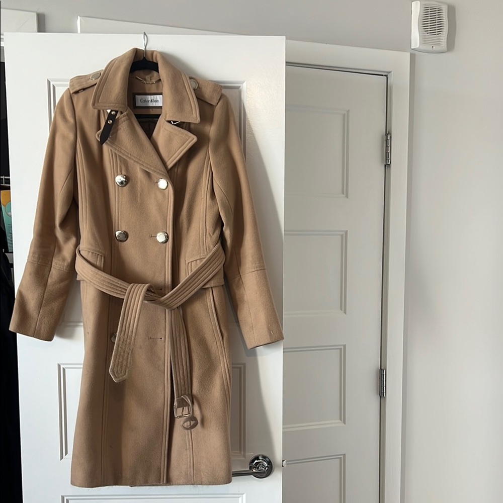 Calvin Klein Tan Trench Coat with Double-Breasted Design and Wide Lapels